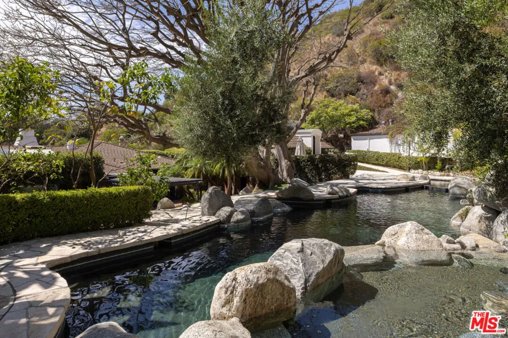 9507 Heather Road Los Angeles, CA 90210