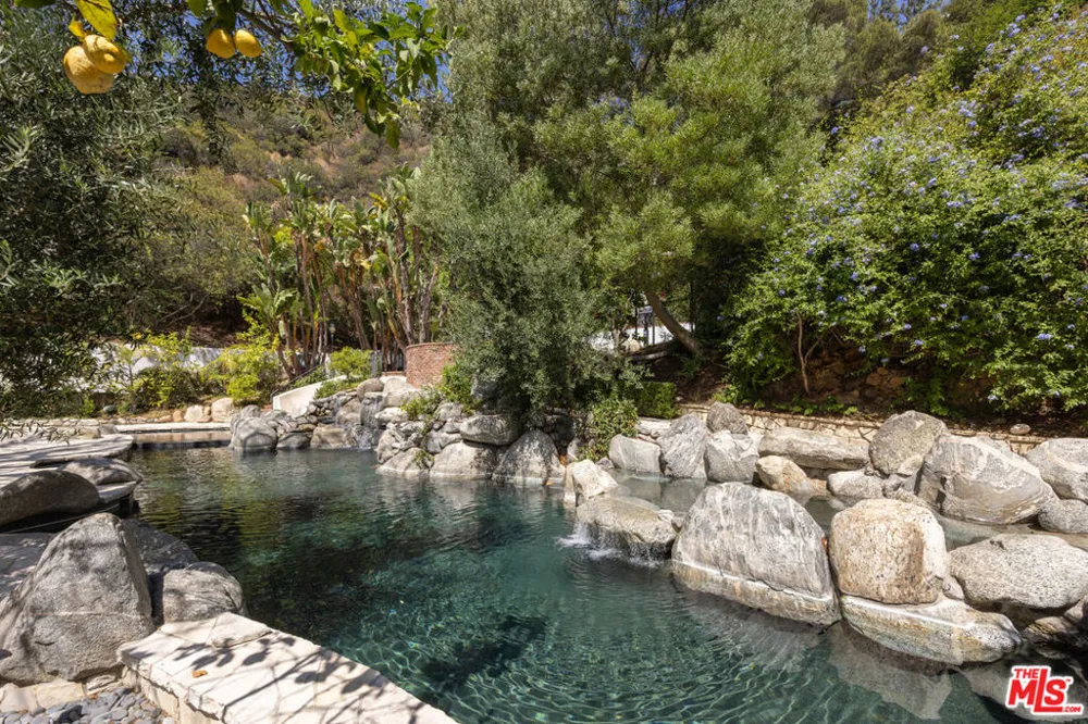 9507 Heather Road Los Angeles, CA 90210