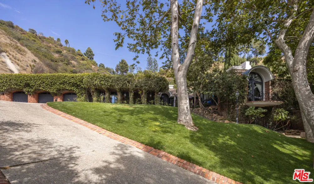 9507 Heather Road Los Angeles, CA 90210