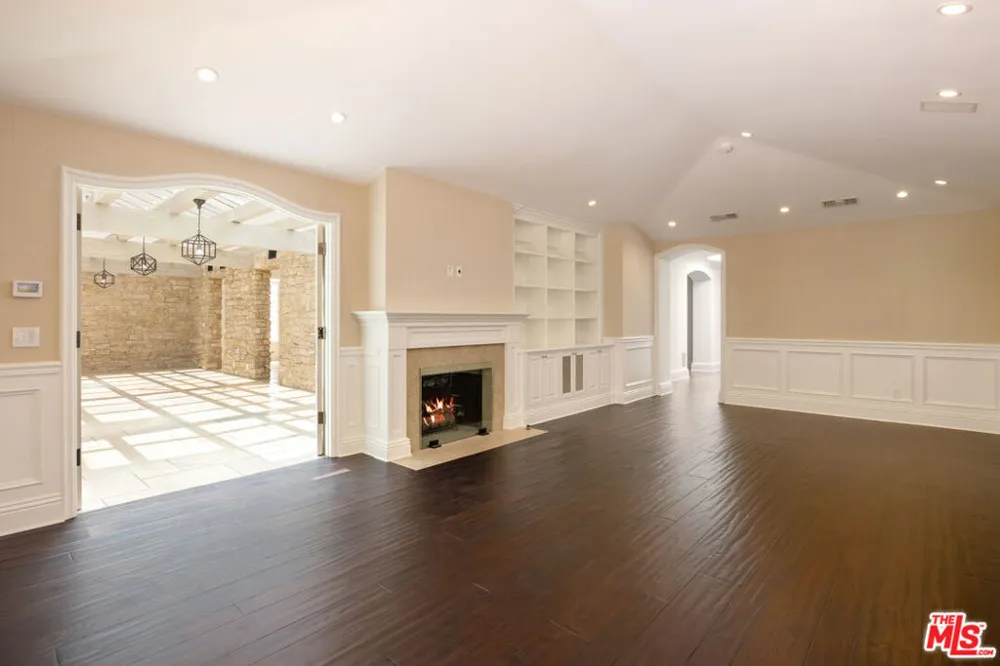 9507 Heather Road Los Angeles, CA 90210