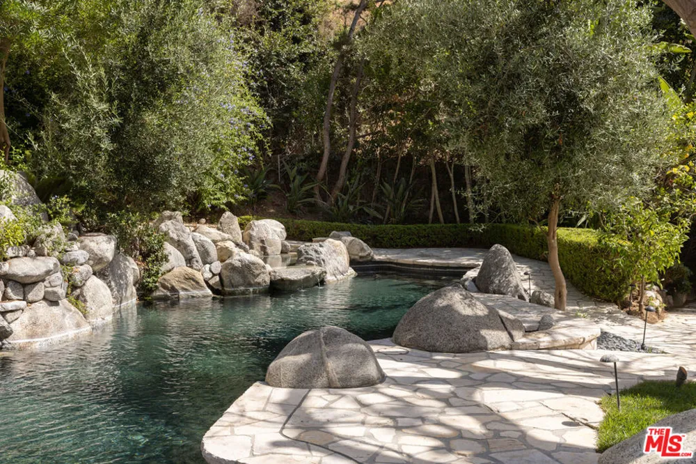9507 Heather Road Los Angeles, CA 90210