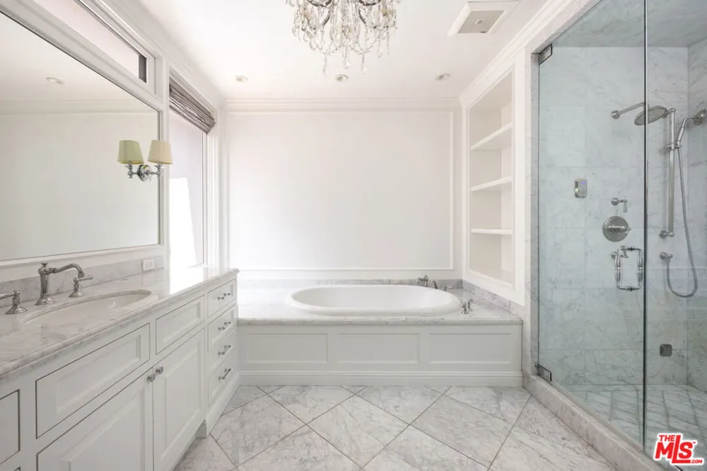 9507 Heather Road Los Angeles, CA 90210