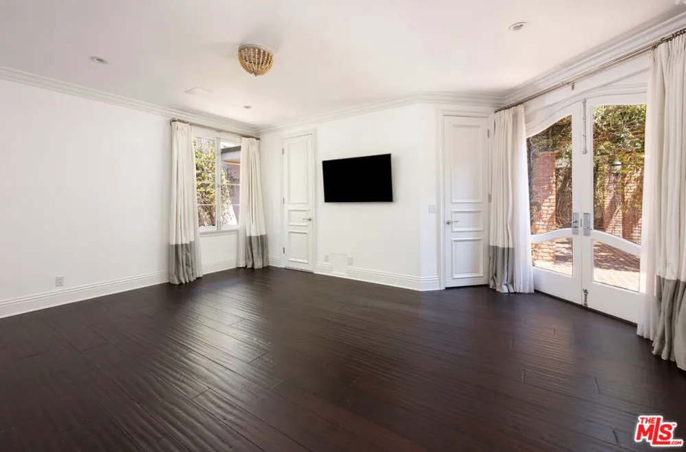 9507 Heather Road Los Angeles, CA 90210