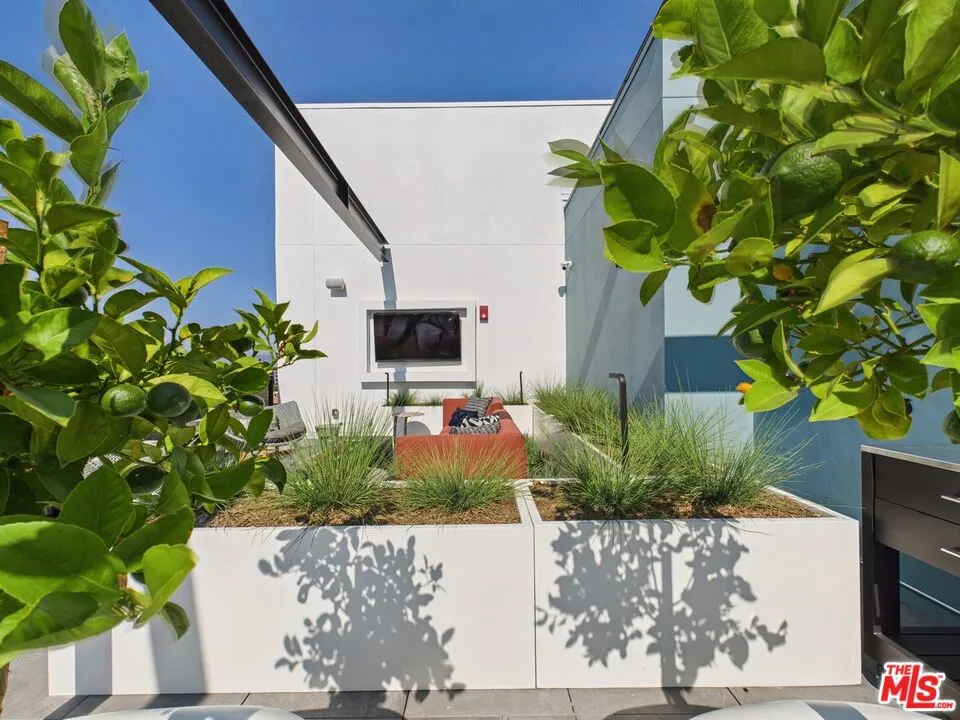 9900 Venice #610 Culver City, CA 90232