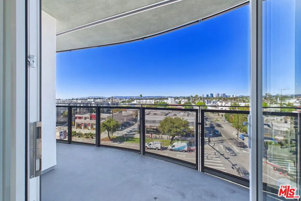 9900 Venice #610 Culver City, CA 90232