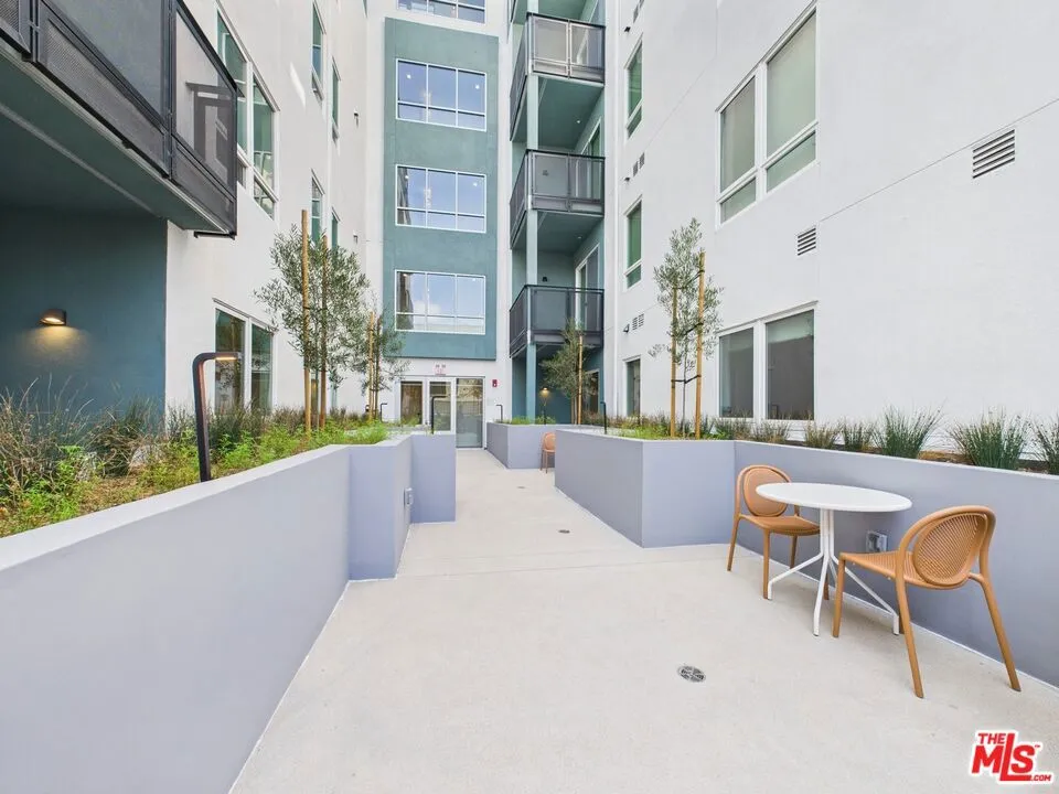 9900 Venice #610 Culver City, CA 90232