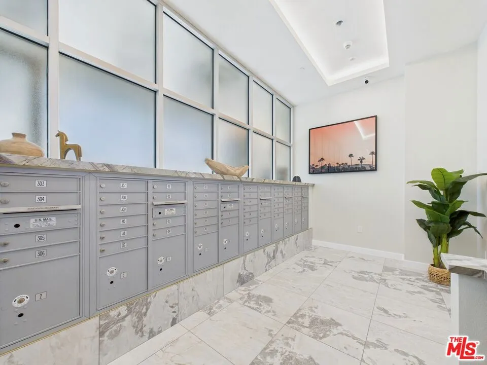 9900 Venice #610 Culver City, CA 90232