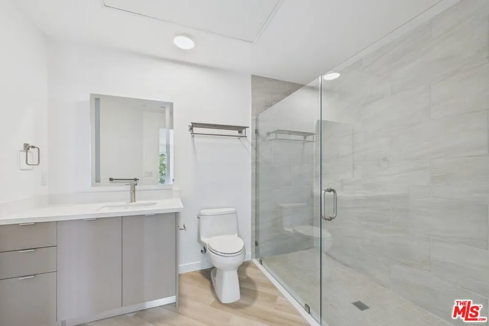 9900 Venice #610 Culver City, CA 90232