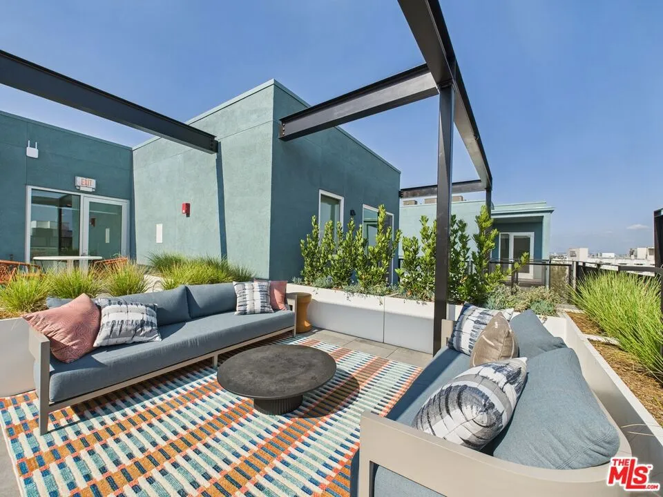 9900 Venice #610 Culver City, CA 90232