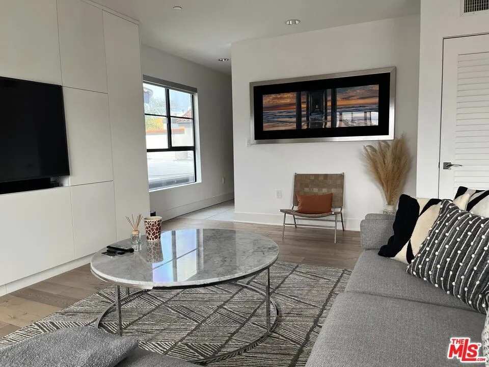 932 Alfred Street #PH1 Los Angeles, CA 90069