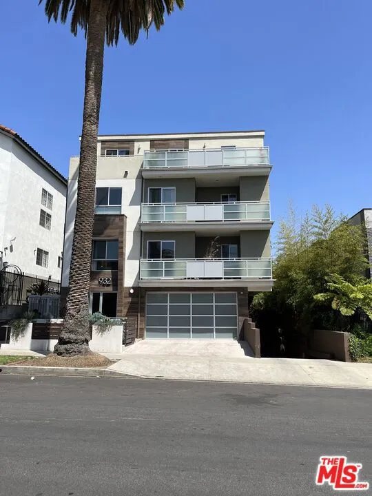 932 Alfred Street #PH1 Los Angeles, CA 90069