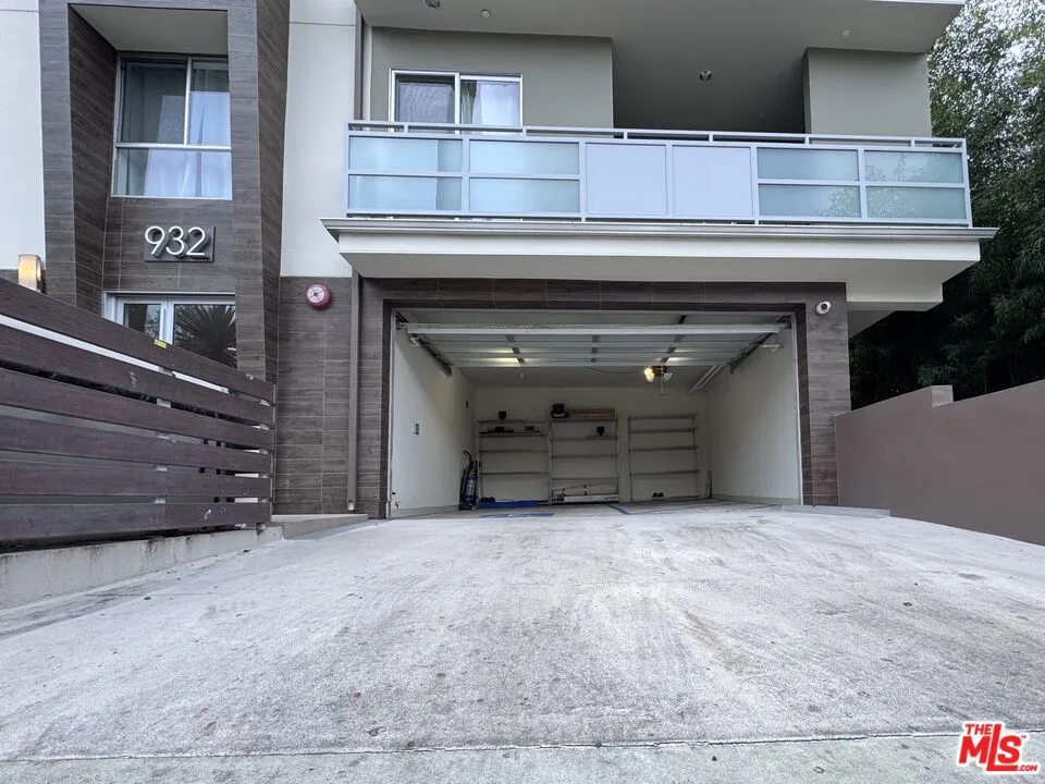 932 Alfred Street #PH1 Los Angeles, CA 90069