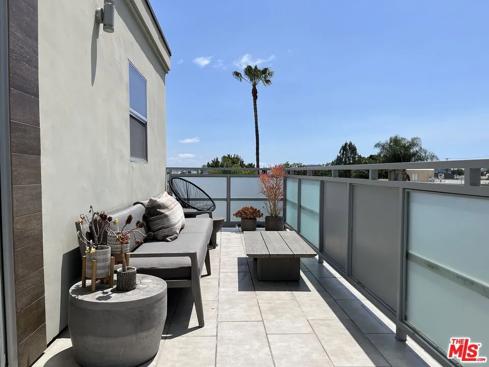 932 Alfred Street #PH1 Los Angeles, CA 90069