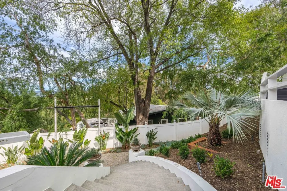 6969 Woodrow Wilson Drive Los Angeles, CA 90068