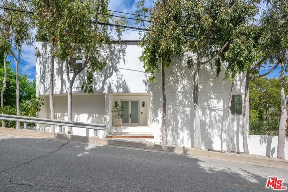 6969 Woodrow Wilson Drive Los Angeles, CA 90068