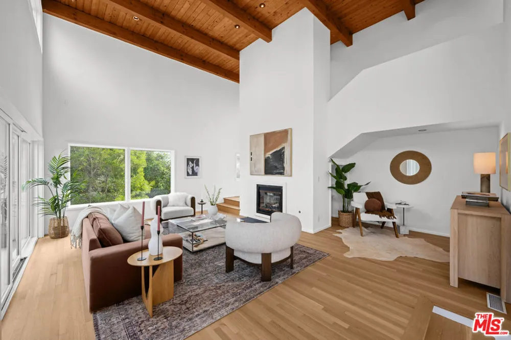 6969 Woodrow Wilson Drive Los Angeles, CA 90068