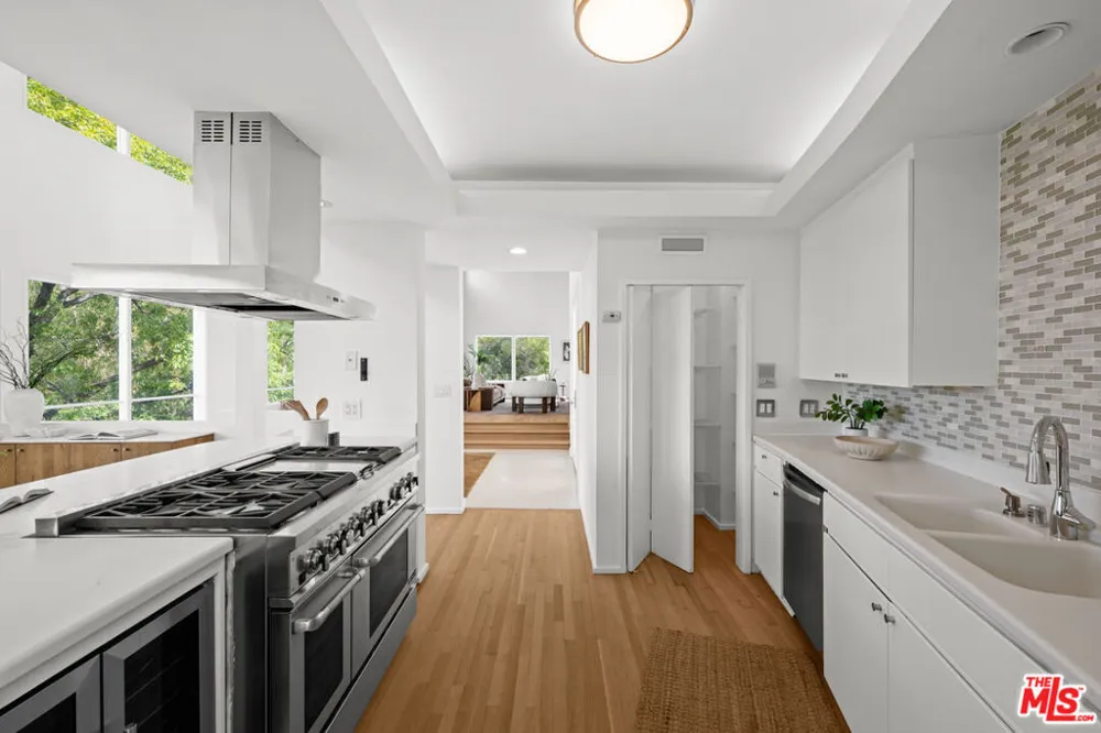 6969 Woodrow Wilson Drive Los Angeles, CA 90068