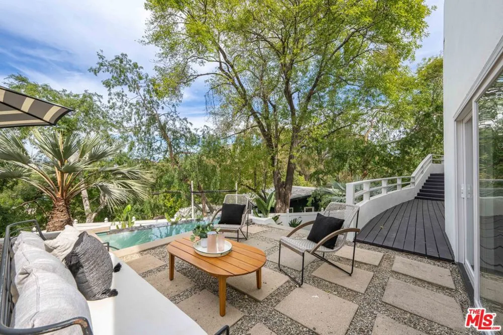 6969 Woodrow Wilson Drive Los Angeles, CA 90068