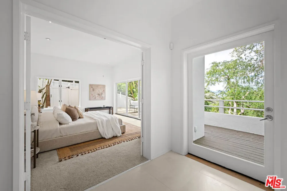 6969 Woodrow Wilson Drive Los Angeles, CA 90068