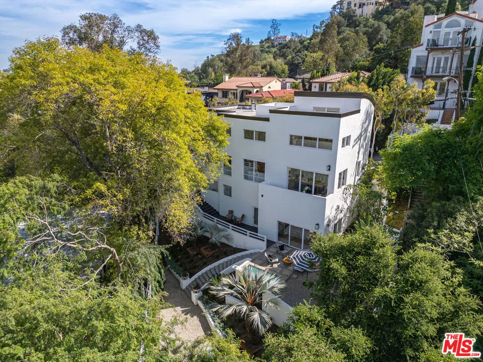 6969 Woodrow Wilson Drive Los Angeles, CA 90068