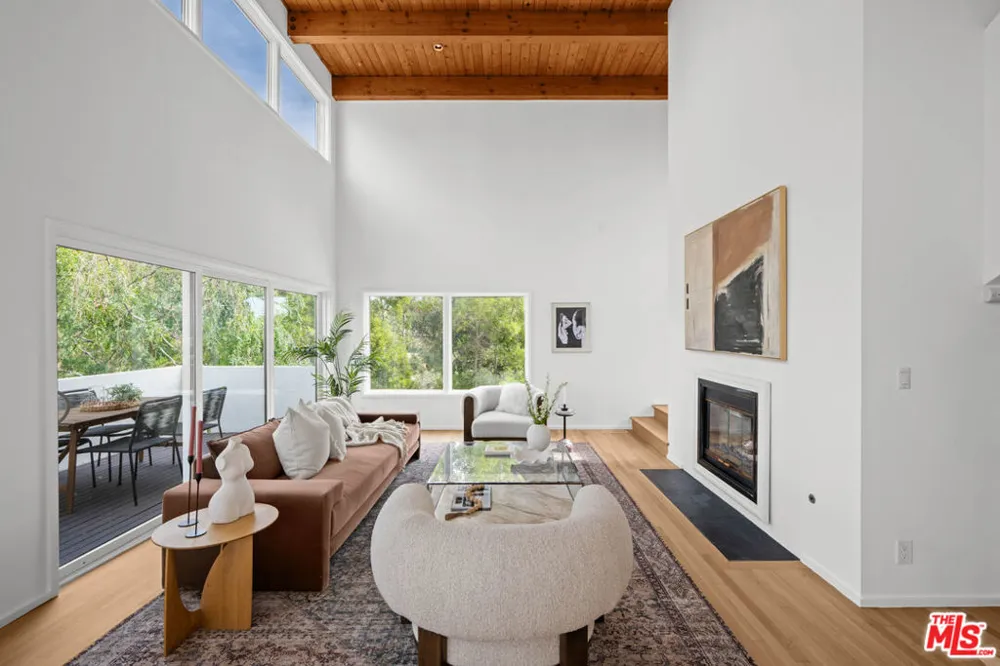 6969 Woodrow Wilson Drive Los Angeles, CA 90068