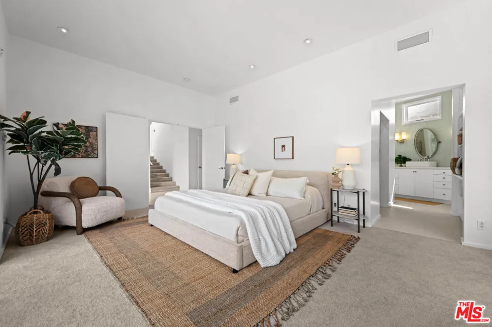 6969 Woodrow Wilson Drive Los Angeles, CA 90068
