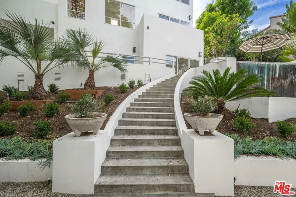 6969 Woodrow Wilson Drive Los Angeles, CA 90068