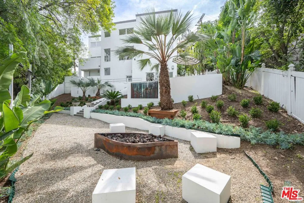 6969 Woodrow Wilson Drive Los Angeles, CA 90068