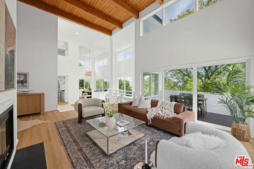 6969 Woodrow Wilson Drive Los Angeles, CA 90068