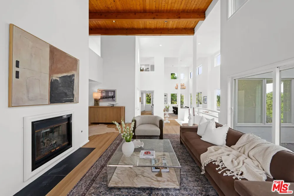 6969 Woodrow Wilson Drive Los Angeles, CA 90068