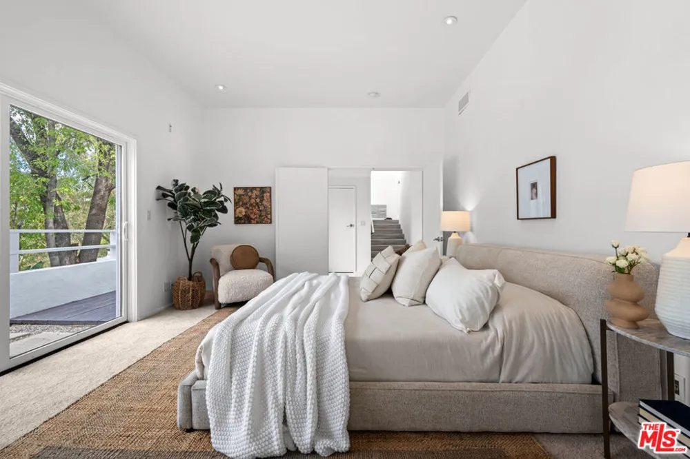 6969 Woodrow Wilson Drive Los Angeles, CA 90068