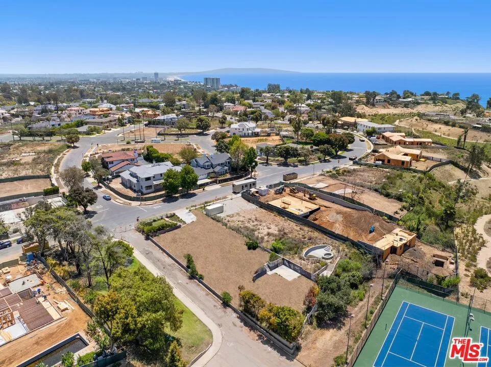 683 Alma Real Drive Los Angeles, CA 90272