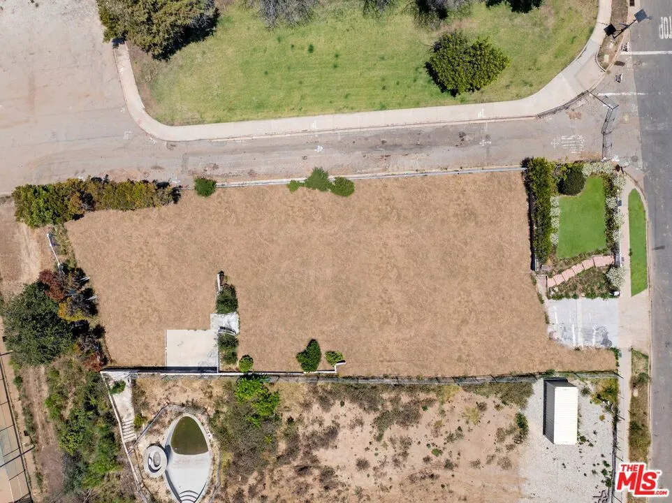 683 Alma Real Drive Los Angeles, CA 90272