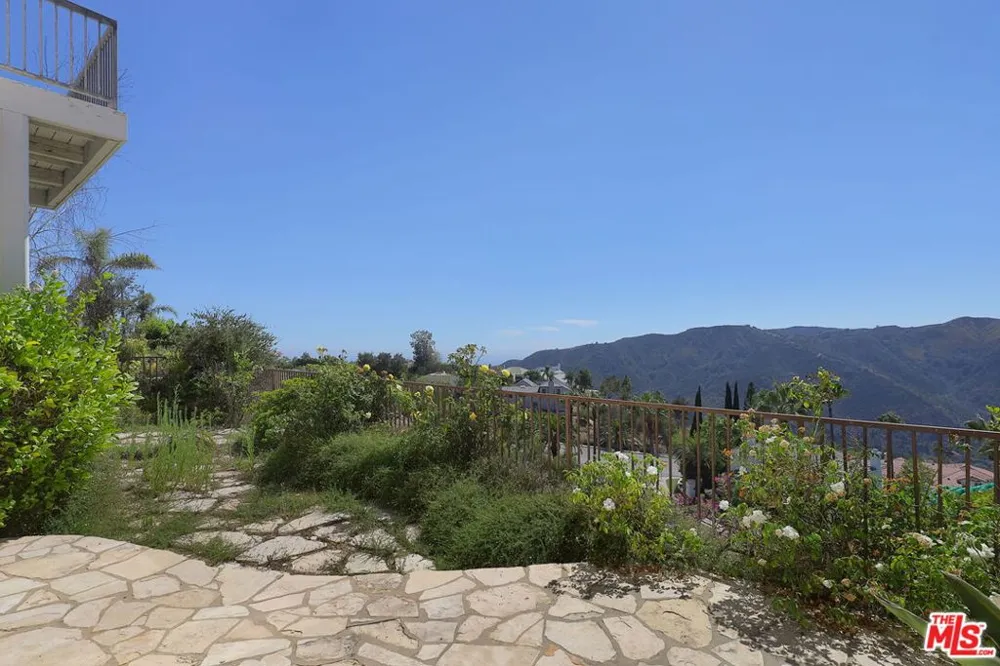 1492 Paseo De Oro Los Angeles, CA 90272