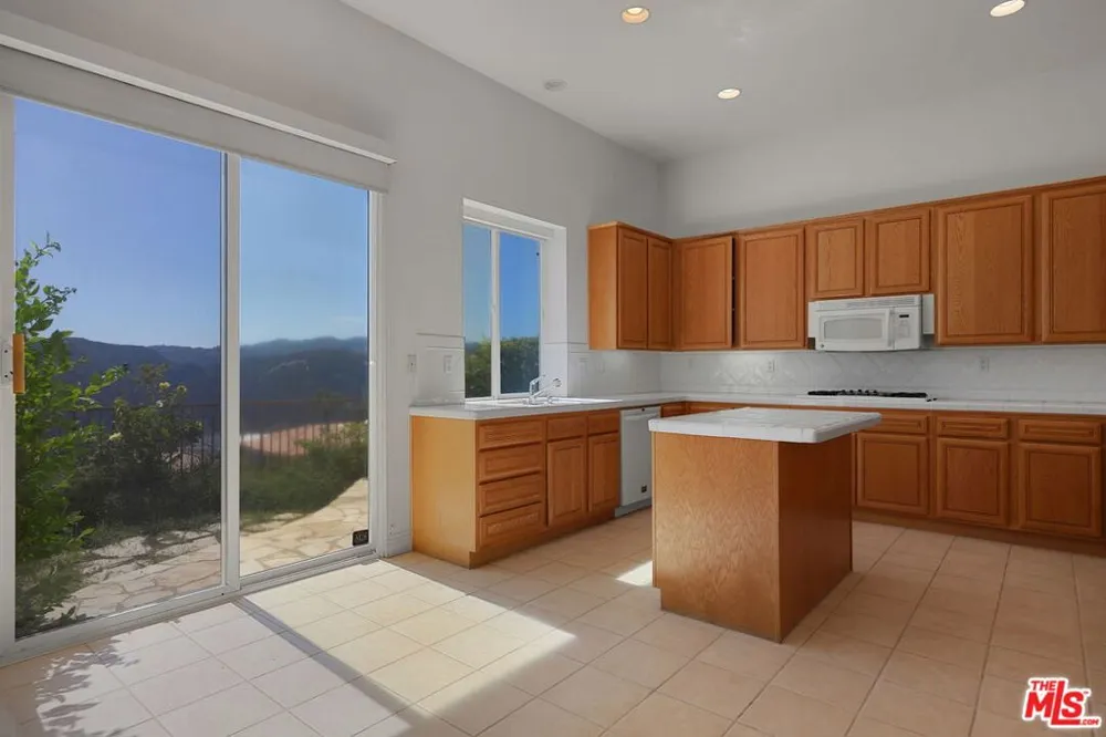 1492 Paseo De Oro Los Angeles, CA 90272