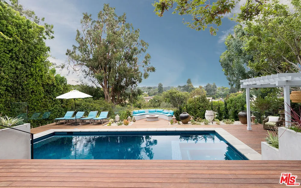 12307 7th Helena Drive Los Angeles, CA 90049