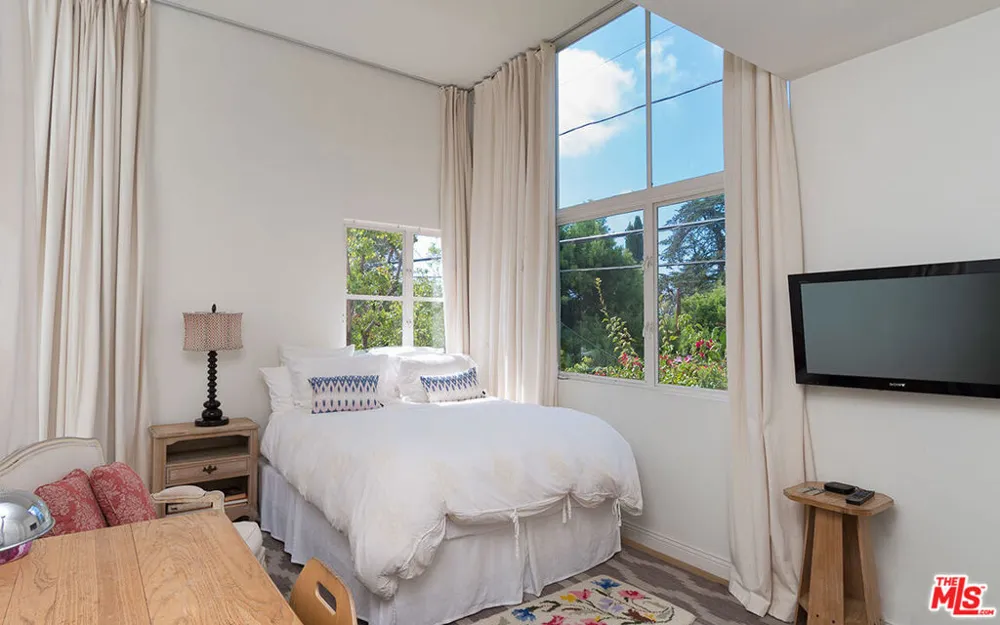 12307 7th Helena Drive Los Angeles, CA 90049