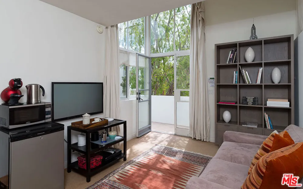 12307 7th Helena Drive Los Angeles, CA 90049