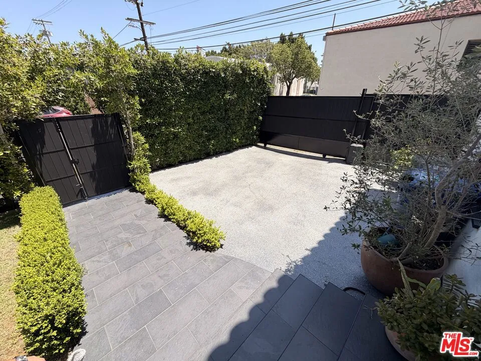 6112 Maryland Drive Los Angeles, CA 90048