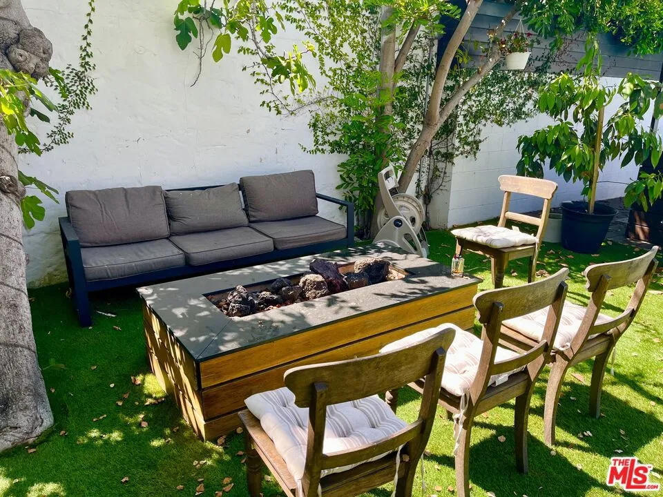 6112 Maryland Drive Los Angeles, CA 90048