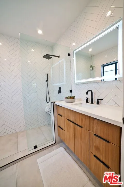 6112 Maryland Drive Los Angeles, CA 90048