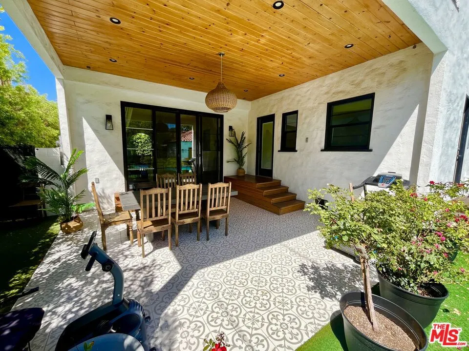 6112 Maryland Drive Los Angeles, CA 90048