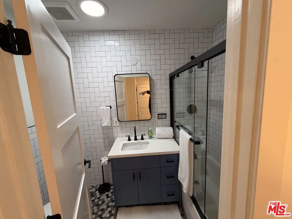 6112 Maryland Drive Los Angeles, CA 90048