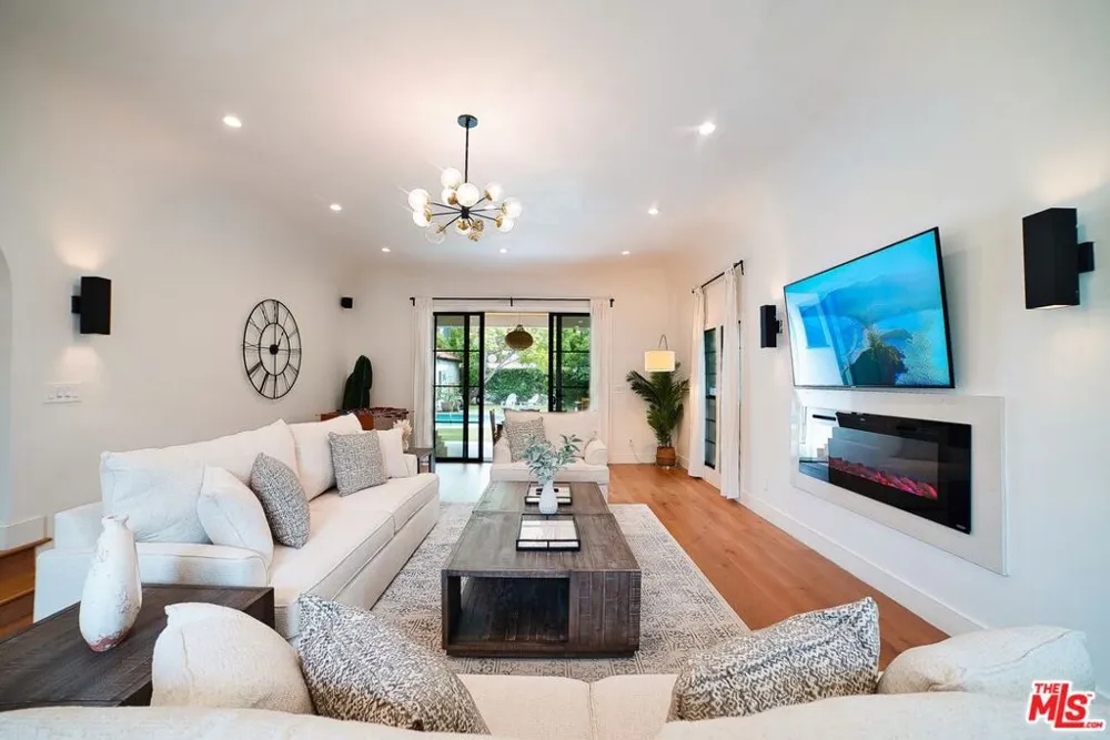 6112 Maryland Drive Los Angeles, CA 90048