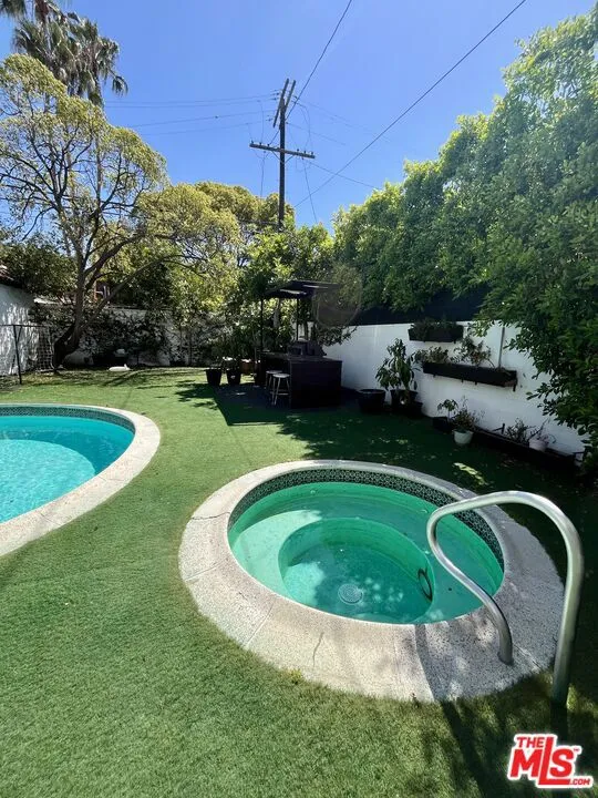 6112 Maryland Drive Los Angeles, CA 90048