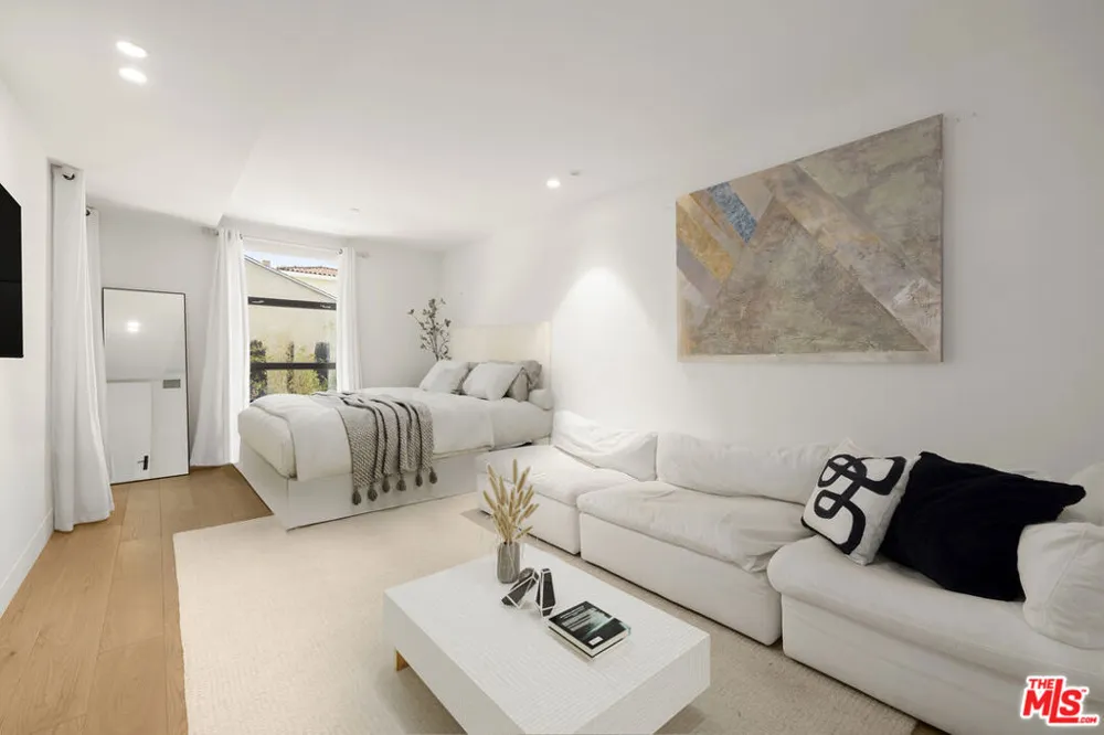 10777 Wilshire Boulevard #207 Los Angeles, CA 90024