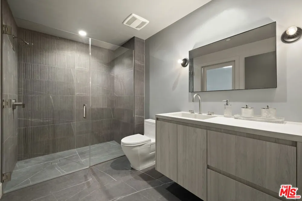 10777 Wilshire Boulevard #207 Los Angeles, CA 90024