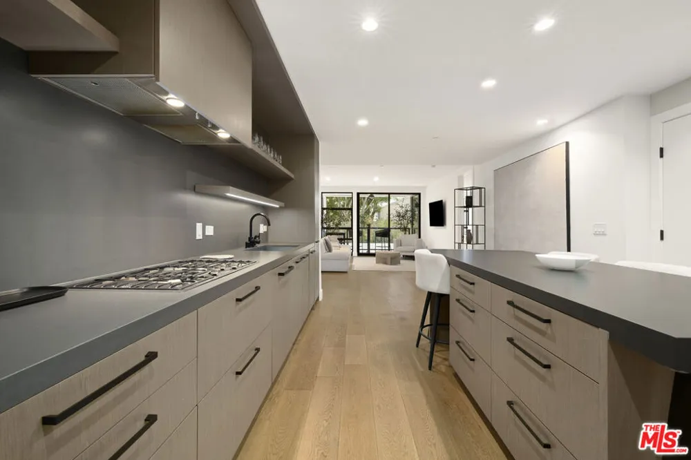 10777 Wilshire Boulevard #207 Los Angeles, CA 90024