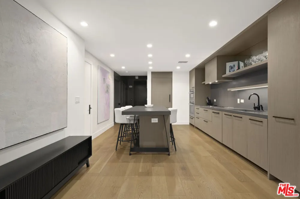 10777 Wilshire Boulevard #207 Los Angeles, CA 90024