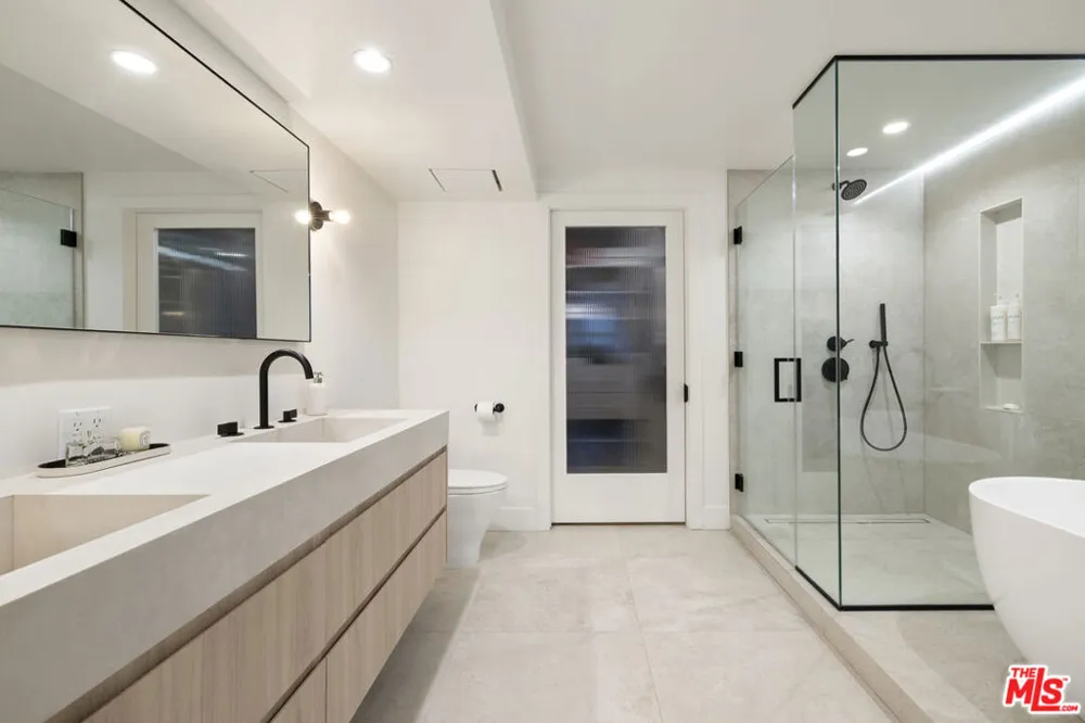 10777 Wilshire Boulevard #207 Los Angeles, CA 90024